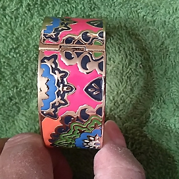 Cuff bracelet - Picture 4 of 4